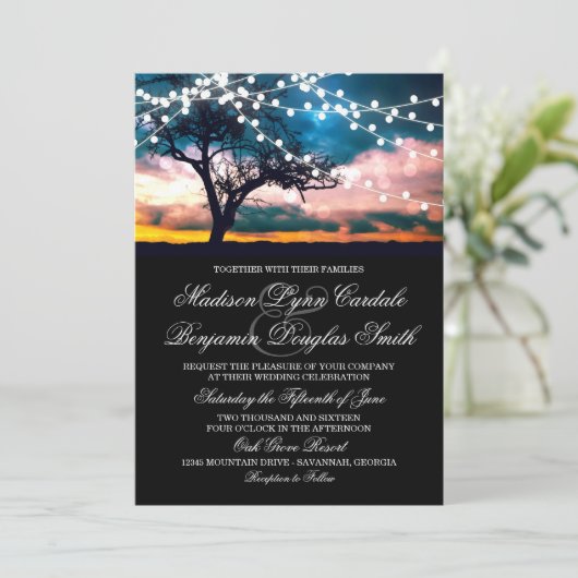 String of Lights Tree bij Sunset Bruiloft Uitnodig Kaart (Staand voorkant)