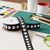 String van harten in zwart-wit lint