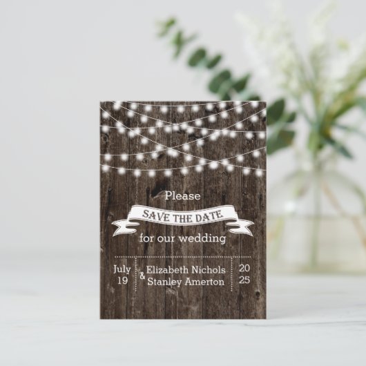 String van lichten op oude houten bruiloft Save th Aankondigingskaart (Staand voorkant)