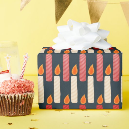 Striped Festive Candle Holiday Wrapping Paper Cadeaupapier (Verjaardagsfeest)