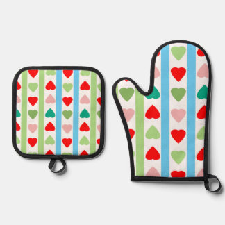 Striped pattern with hearts for Valentine's day  Ovenwant & Pannenlap Set