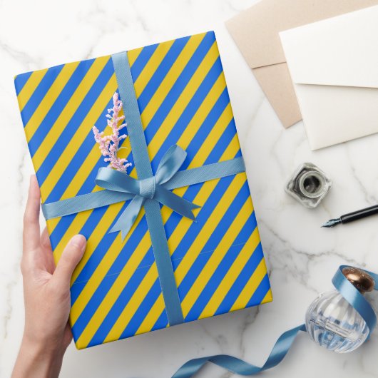 Striped Ukraine Flag Blue and Yellow Gift Cadeaupapier (Geschenken)