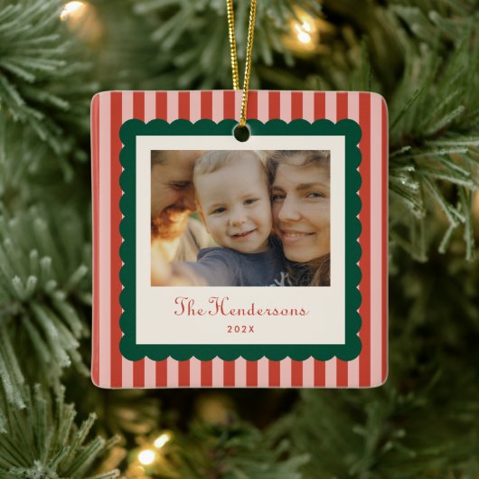 Stripes and Scallops Holiday Photo Keramisch Ornament (Boom)