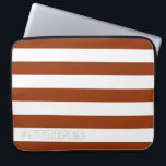 STRIPES Brown op elke kleur Laptop Sleeve<br><div class="desc">Horizontale strepen tegen wit, die kunnen worden verkleurd. Speel met achtergrondkleuren met creëer nieuwe effecten!</div>