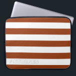 STRIPES Brown op elke kleur Laptop Sleeve<br><div class="desc">Horizontale strepen tegen wit,  die kunnen worden verkleurd. Speel met achtergrondkleuren met creëer nieuwe effecten!</div>