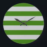 STRIPES instelbaar groen Grote Klok<br><div class="desc">Kleurstrepen tegen achtergrondkleur die kan worden vervangen. Speel met verschillende achtergrondkleuren om een persoonlijke match te creëer!</div>