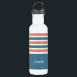 Stripes Pattern aangepaste monogram waterflessen Waterfles<br><div class="desc">Verander het tekstgebied in wat u wilt. U kunt de doopvont en zijn grootte en kleur ook veranderen door de functie "aan te passen"te gebruiken,  evenals meer tekstgebieden toe te voegen als u wenst. Bekijk mijn winkel voor meer objecten met en kleurenkeuzen van dit ontwerp.</div>