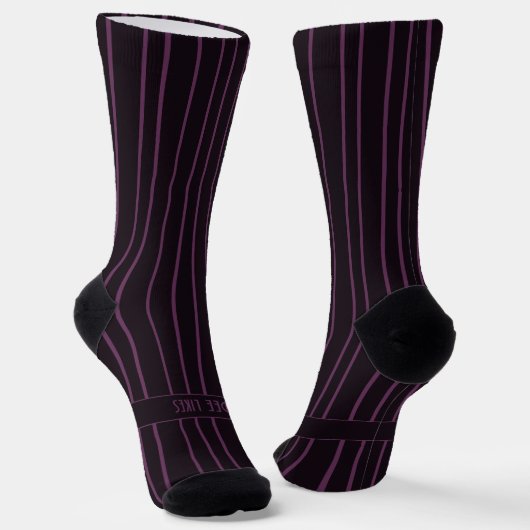 Stripes, purple on darkest red, true classic sokken (Gebogen)