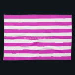 STRIPES verstelbaar Roze met naam Theedoek<br><div class="desc">Horizontale strepen tegen wit. De witte lijnen kunnen worden verkleurd - voel vrij om met de achtergrondkleur aan creëer nieuwe gevolgen te spelen! Uw eigen tekst/naam kan op alle manieren worden gewijzigd.</div>