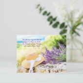 Stro Pet en lavendel op stenen muur Feestdagenkaart (Staand voorkant)