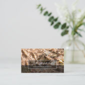 stromend water in een heldere kreek voor de geeste visitekaartje (Staand voorkant)