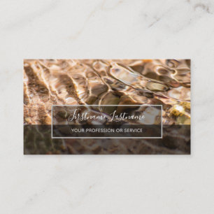 stromend water in een heldere kreek voor de geeste visitekaartje