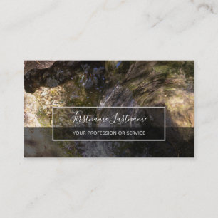 stromend water in een heldere kreek voor de geeste visitekaartje