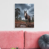 Strong Horse Under Stormy Sky Art Canvas Afdruk (Insitu (Woonkamer))