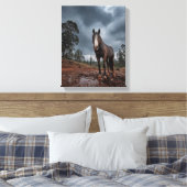 Strong Horse Under Stormy Sky Art Canvas Afdruk (Insitu (Slaapkamer))