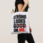 Strong Looks Good on Me – Gym Motivation Typograph Tote Bag (Dichtbij)