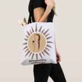 Strong, Serene, Unstoppable – Yoga Sunburst Pose Tote Bag (Dichtbij)