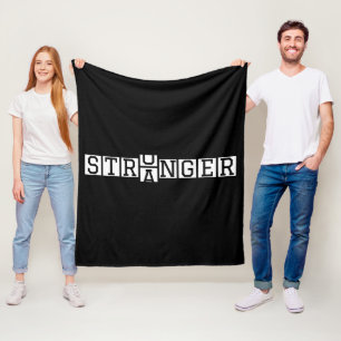 STRONGER NOT STRANGER – Motivatie letter art Fleece Deken
