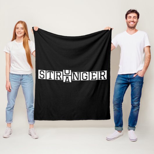 STRONGER NOT STRANGER – Motivatie letter art Fleece Deken (In situ)