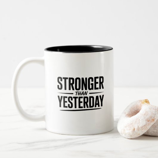Stronger Than Yesterday | Motivational Quote Tweekleurige Koffiemok (Met donut)