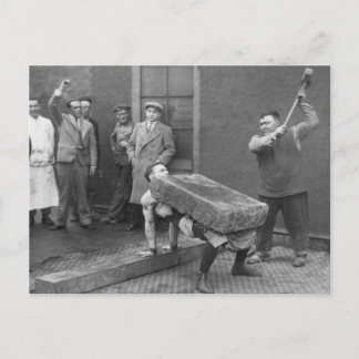 Strongman Rock Trick Briefkaart