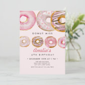 Strooi Donut | Zoete roze meisjes verjaardag Kaart (Staand voorkant)