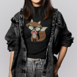 Stropdas en bril Hipster Brown Fox T-shirt<br><div class="desc">Schattige vectorillustratie van een schattige kleine bruine vos met een overmaat bril en een rood en wit stropdas van de vlek van het pokkenpatroon.</div>