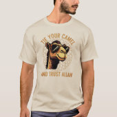 Stropdas je kameel en vertrouw op Allah T-shirt (Voorkant)