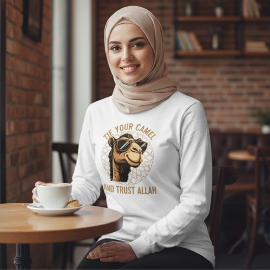 Stropdas je kameel en vertrouw op Allah T-shirt