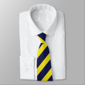 Stropdas met diagonaal-stremming voor de marine en (Gebonden)