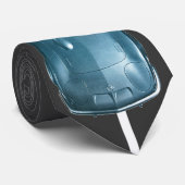 Stropdas met een koele auto van bovenaf met straat (Opgerold)