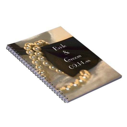 Stropdas met zwarte borst en witte parels notitieboek (Rechterzijde)