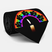Stropdas plakt op een regenboog met kaars (Opgerold)