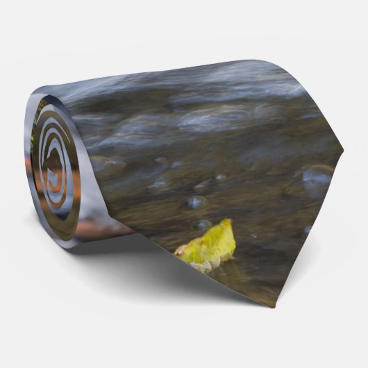 Stropdas van bladeren en watervallen (Opgerold)
