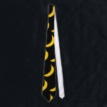 Stropdas van het patroon van zwarte en gele banane<br><div class="desc">Gele stropdas van het gekleurde bananenpatroon. Cool Birthday of Vaderdag gift idea voor diëtist,  voedingsdeskundige,  vegan,  vegetariër,  chef-kok,  pap,  trouwbruin,  baas,  medewerker,  enz. Grappig kledingstuk accessoires met foto's van voedselpictogrammen.  achtergrondkleur.</div>