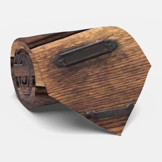Stropdas van houten kast (Opgerold)