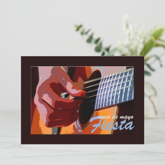 Strumming Guitar Invitation Kaart (Staand voorkant)