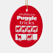 Stubborn Puggle Tricks Keramisch Ornament (Rechts)