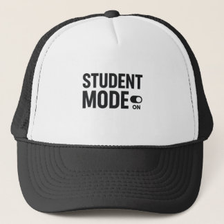 Student Modus Aan – Grappige Studiemotivatie Trucker Pet