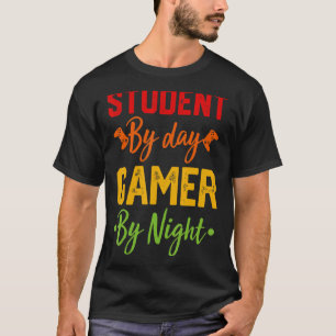 Student-op-dag gamer bij nacht  gamer-thema t-shirt