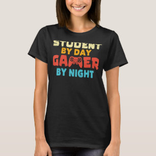 Student-op-dag gamer naar nachtthema voor gamers t-shirt