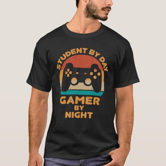 Student Overdag Gamer 's Nachts, Afgestudeerd Game T-shirt (Voorkant)
