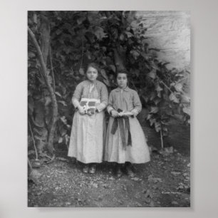 Studenten van de kunstschool voor meisjes in Turki Poster