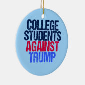 Studenten van het college tegen Trump Keramisch Ornament (Rechts)