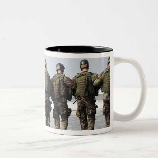 Studenten voor de opleiding van bemanningsleden tweekleurige koffiemok (Rechts)