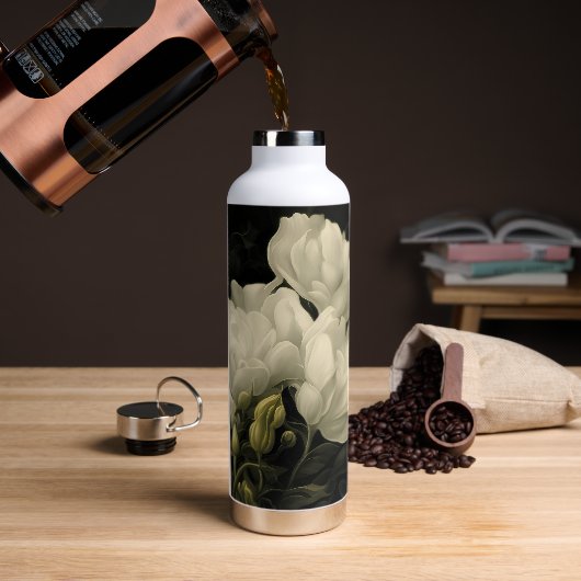 Studie van een Peony Flower Waterfles (Koffie)