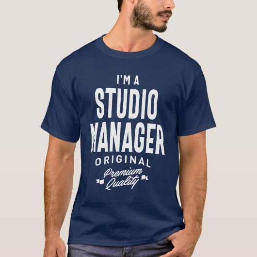 Studio Manager Cadeau Funny Job Title Professional T-shirt (Voorkant)