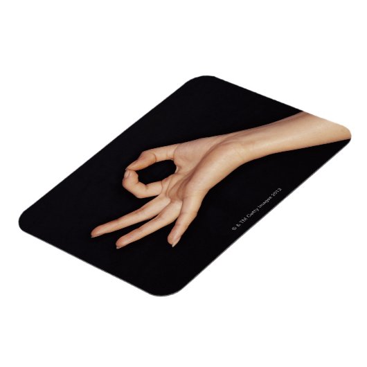 Studio-opname van een handgebaar magneet (Linkerzijde)