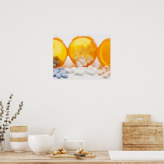 Studio-opname van medicijnfles met pillen poster (Keuken)