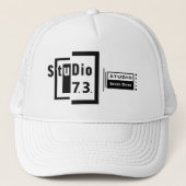Studio Seven.Three Trucker Hat Trucker Pet (Voorkant)
